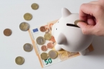 Dostałeś darowiznę od rodziców? Sprawdź jak rozliczyć podatek i PIT