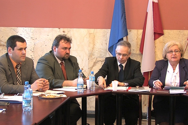 NGO-sy: Zbyt dużo biurokracji
