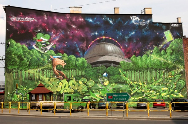 Kosmiczny mural u wylotu Jagiellońskiej. Podoba się?
