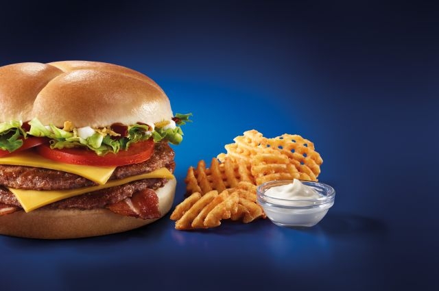 McDonald’s wita lato nowymi przysmakami