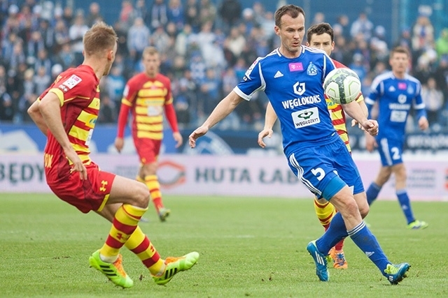 Sprytny rzut wolny Zieńczuka. Ruch wygrał z Jagiellonią