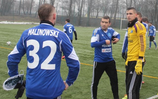 Trzy gole napastników. Ruch zwyciężył w pierwszym sparingu