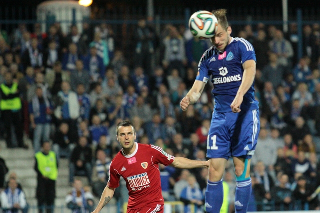 Bohaterem meczu... poprzeczka. Ruch - Piast 1:1