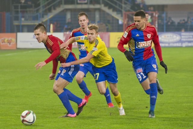Lider pokazał klasę. Piast wypunktował Niebieskich