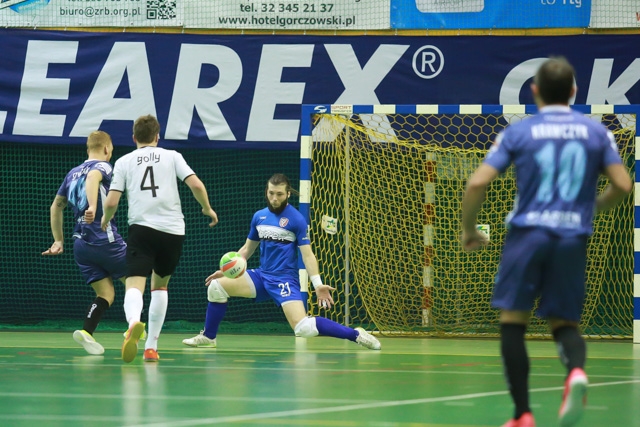 2:8! Klęska Cleareksu w starciu z liderem