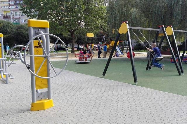Siłownie, place zabaw, tyrolka. Na osiedlach przybywa atrakcji