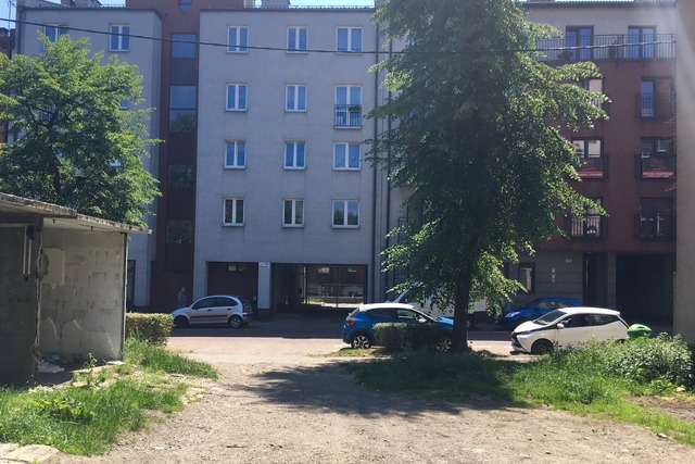Budynek komunalny stanie przy ul. Truchana