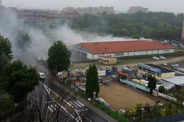 Spłonęło 600 metrów sufitu. Pożar Lidla przy ul. Gałeczki
