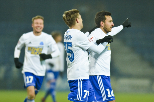 Filmowy gol i przypadkowy samobój