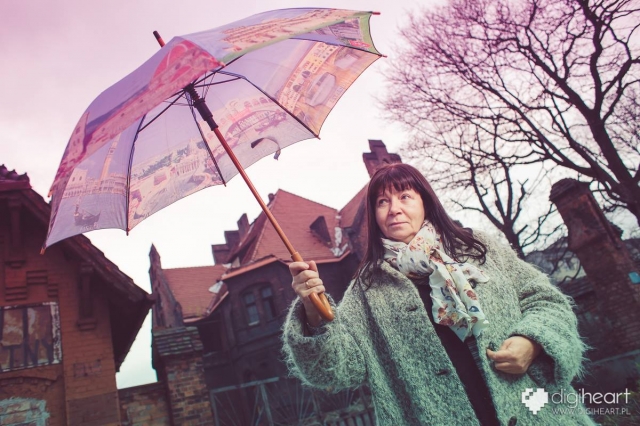 Rozłożyli parasol nad rzeźnią